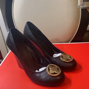 BCBG Wedges Black Used .